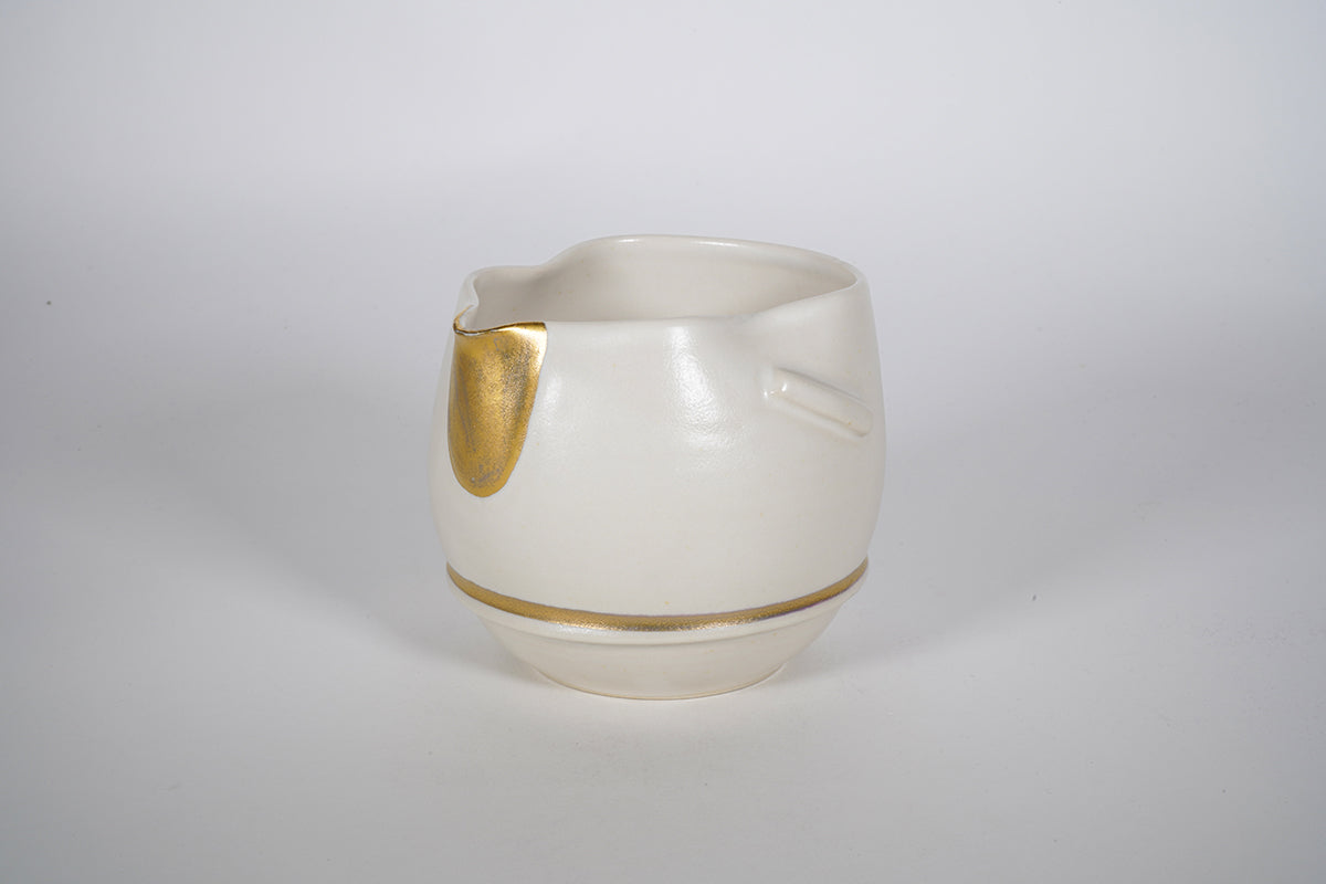 Sake cup with cream and gold - Sake cup with cream and gold