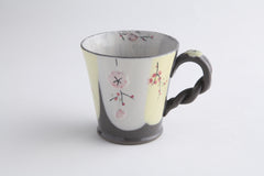 黒陶掛分貼付桜 黄　マグカップ